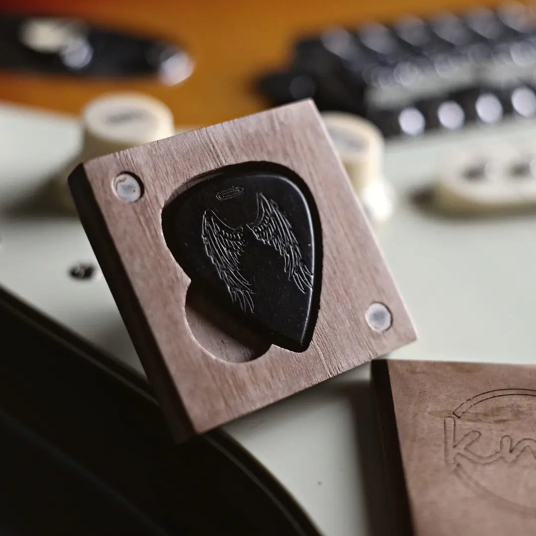 Melek Kanatları Logolu Abanoz Ağacı Pena - Knc Picks