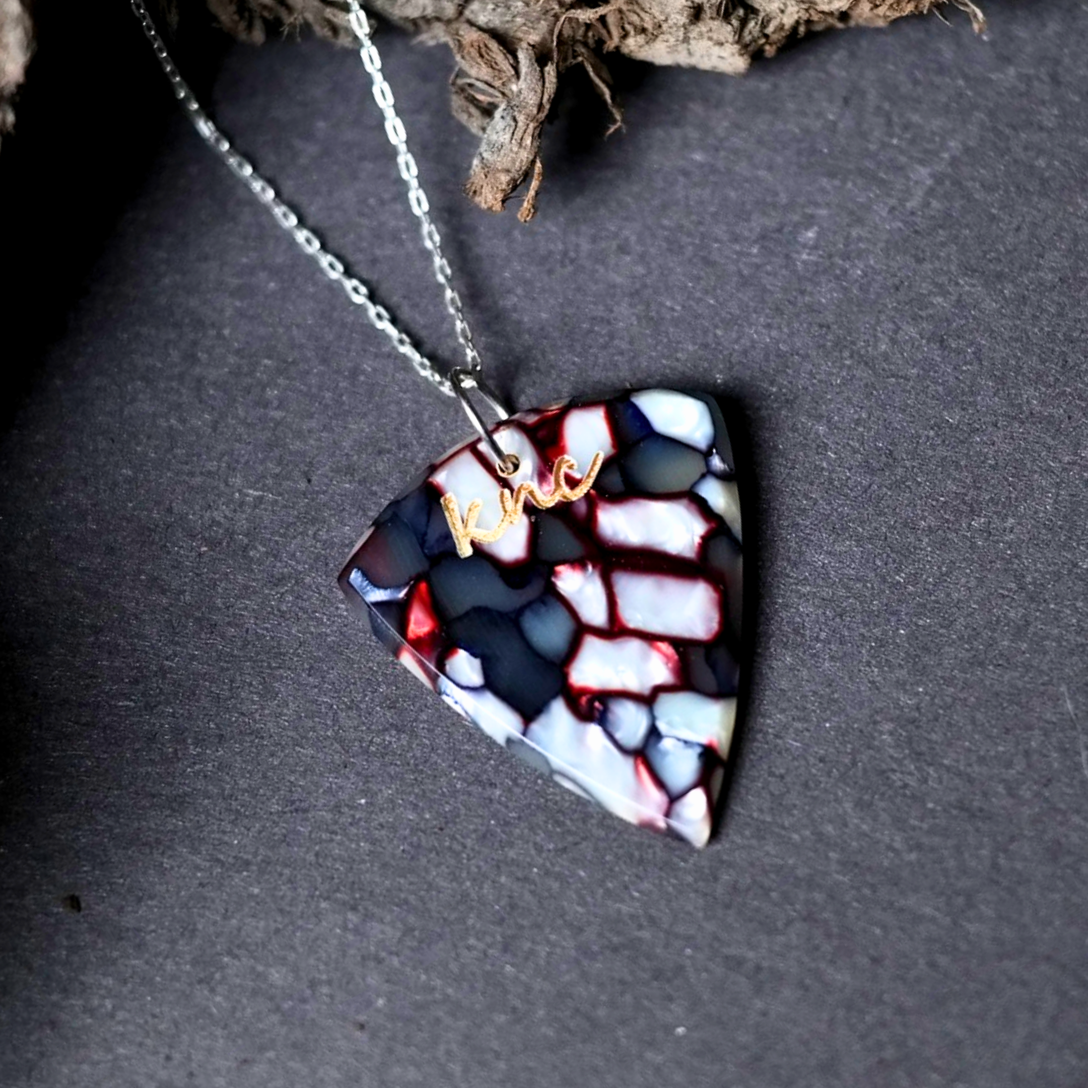 Rainbow Galalith Gitar Penası Kolye ve Gümüş Zincir