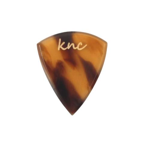 Süt kazeininden üretilen doğal galalith malzeme, el yapımı dayanıklı ve zengin tonlu Knc Picks gitar penası.